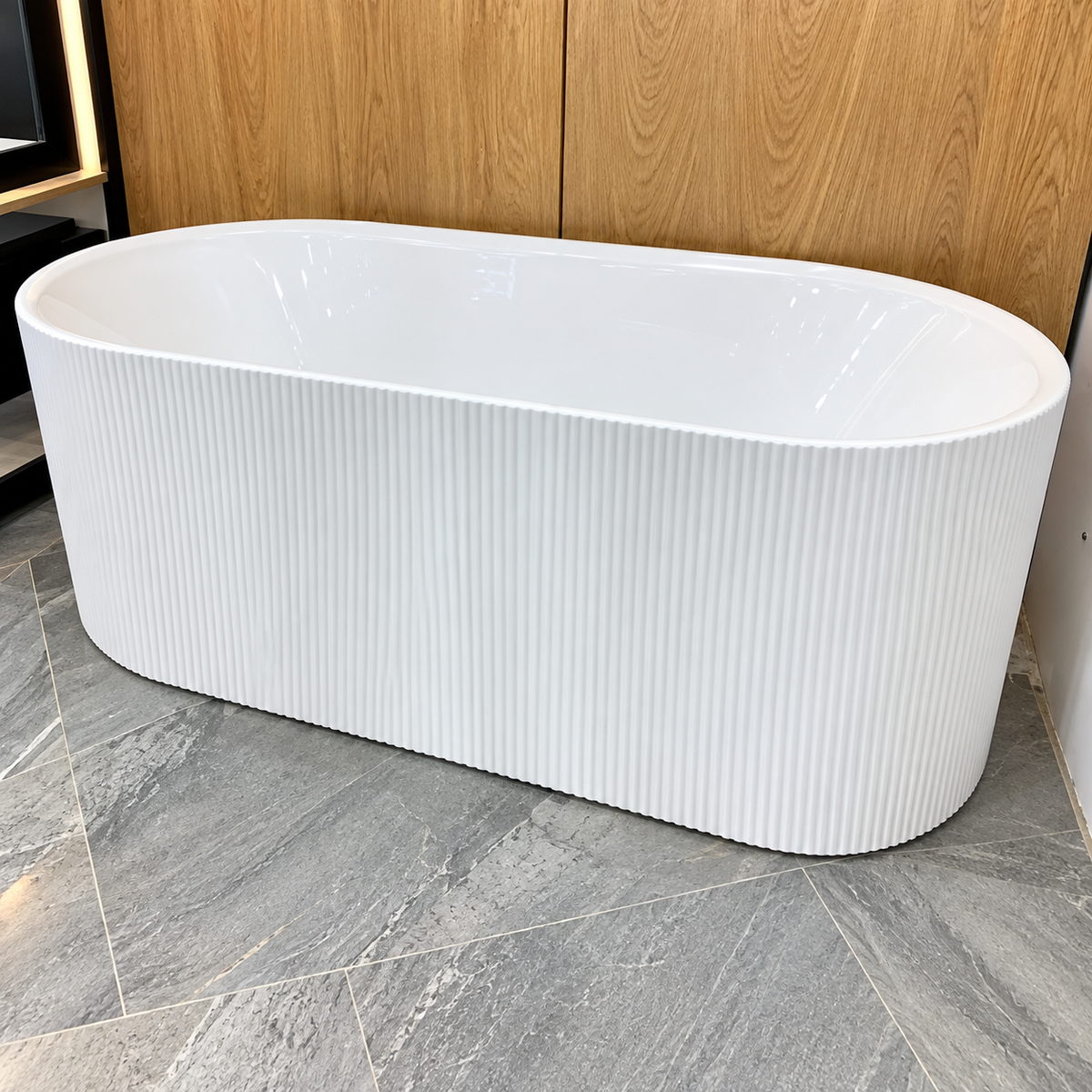Baignoire autoportante blanche SP1869A-17-W, tablier à motif décoratif, 170 × 80 × 58 cm, bonde et trop-plein, pour salle de bains | SQES Tunisie