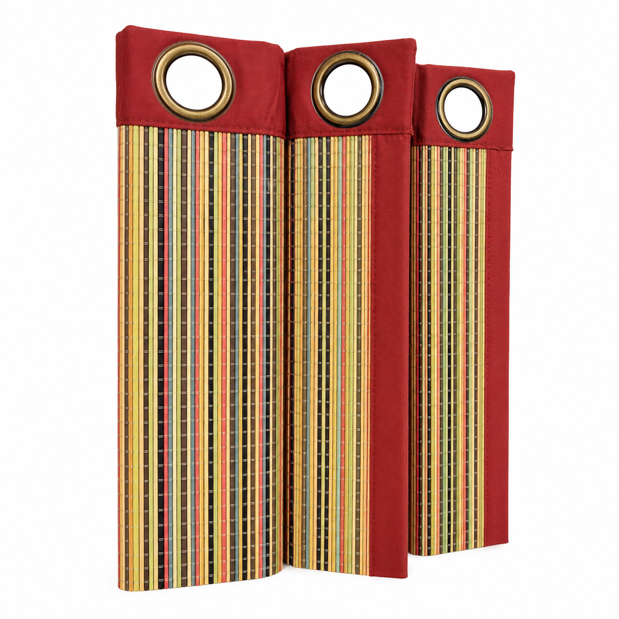 Rideau en bambou naturel avec bandeau rouge bordeaux – fixation œillets – tringle bronze antique – décoration fenêtre SQES Tunisie Ariana Menzah 8