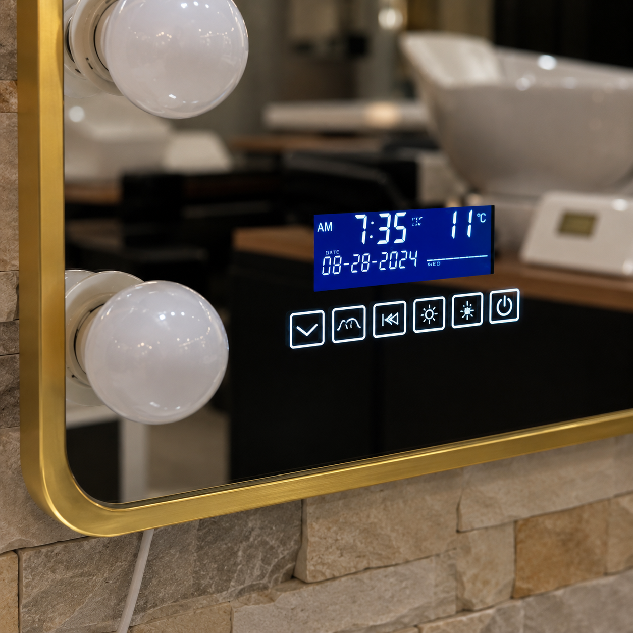 Miroir Hollywood LED cadre doré installé dans un salon de beauté élégant – éclairage maquillage professionnel | SQES