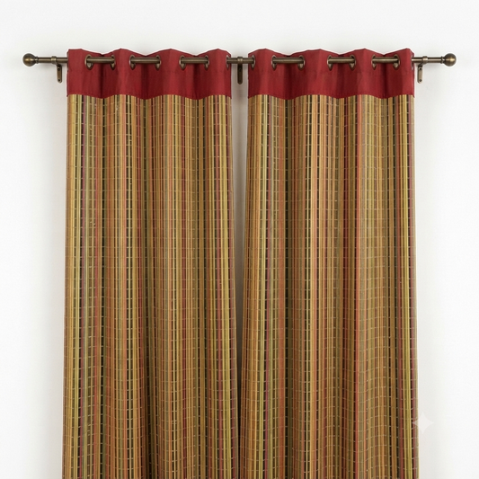 Rideau en bambou naturel avec bandeau rouge bordeaux – fixation œillets – tringle bronze antique – décoration fenêtre SQES Tunisie Ariana Menzah 8