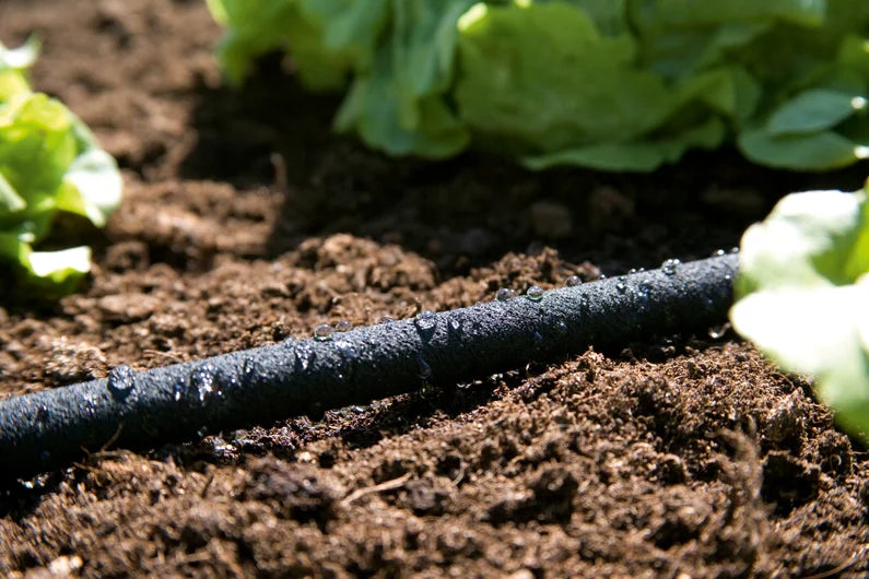 Tuyau poreux GARDENA Soaker Hose vendu au mètre, arrosage doux et uniforme, idéal potager et massifs. Livraison rapide Tunisie — SQES.