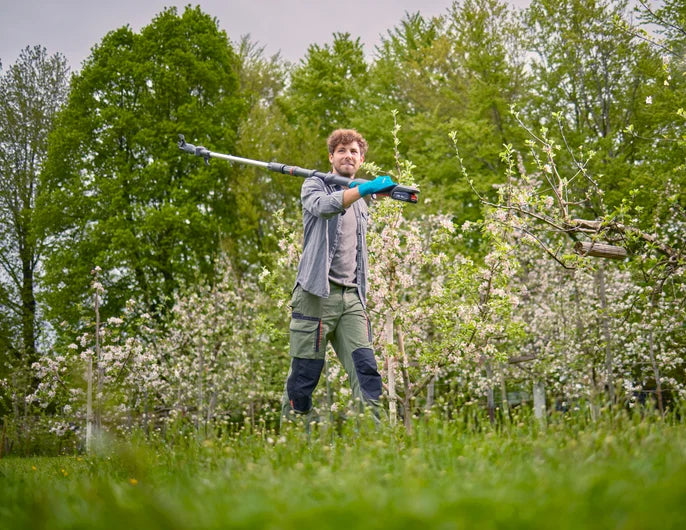 Sécateur télescopique GARDENA HighCut 360/18V P4A - Portée 5m - Kit prêt à l'emploi avec batterie