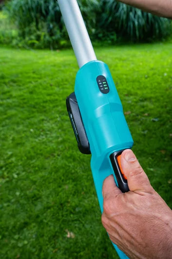 Taille-haie Télescopique THS 42/18V P4A Lame 42cm Batterie 2,5Ah Kit (14732-20) GARDENA